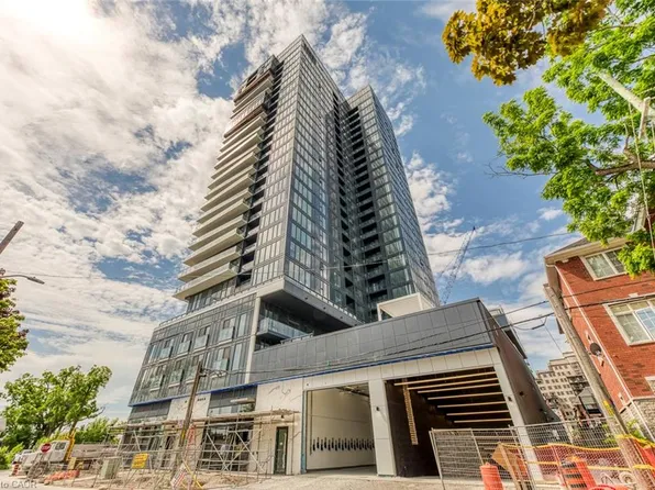 370 Martha St #303, Burlington, ON L7R 2P7