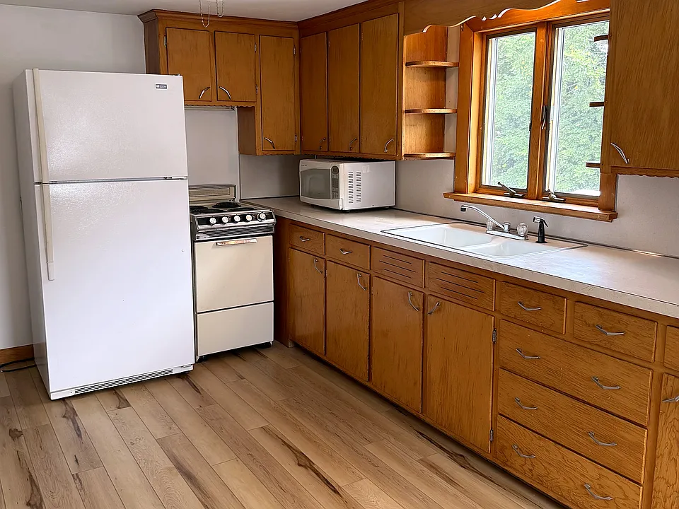 15 Cummings Ave #2