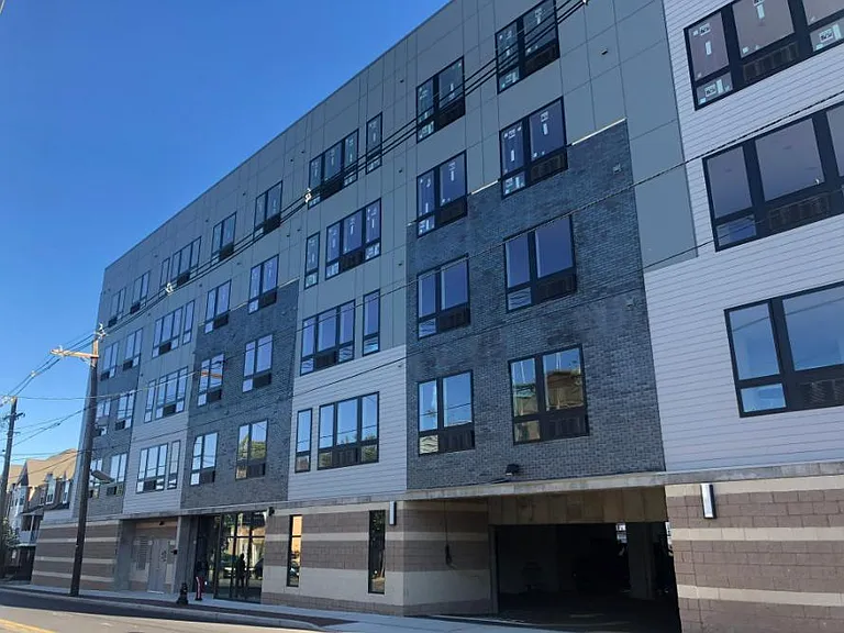 180 Roosevelt Ave — Photo 20