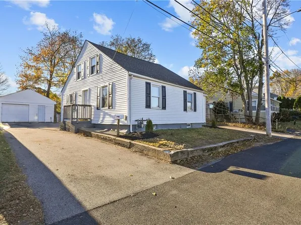 5 Maple Ave, Smithfield, RI 02917