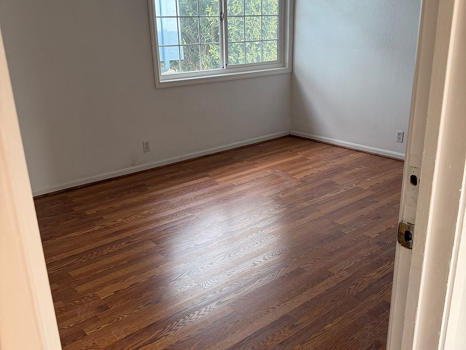 1st image of 3255 Oakmont Dr