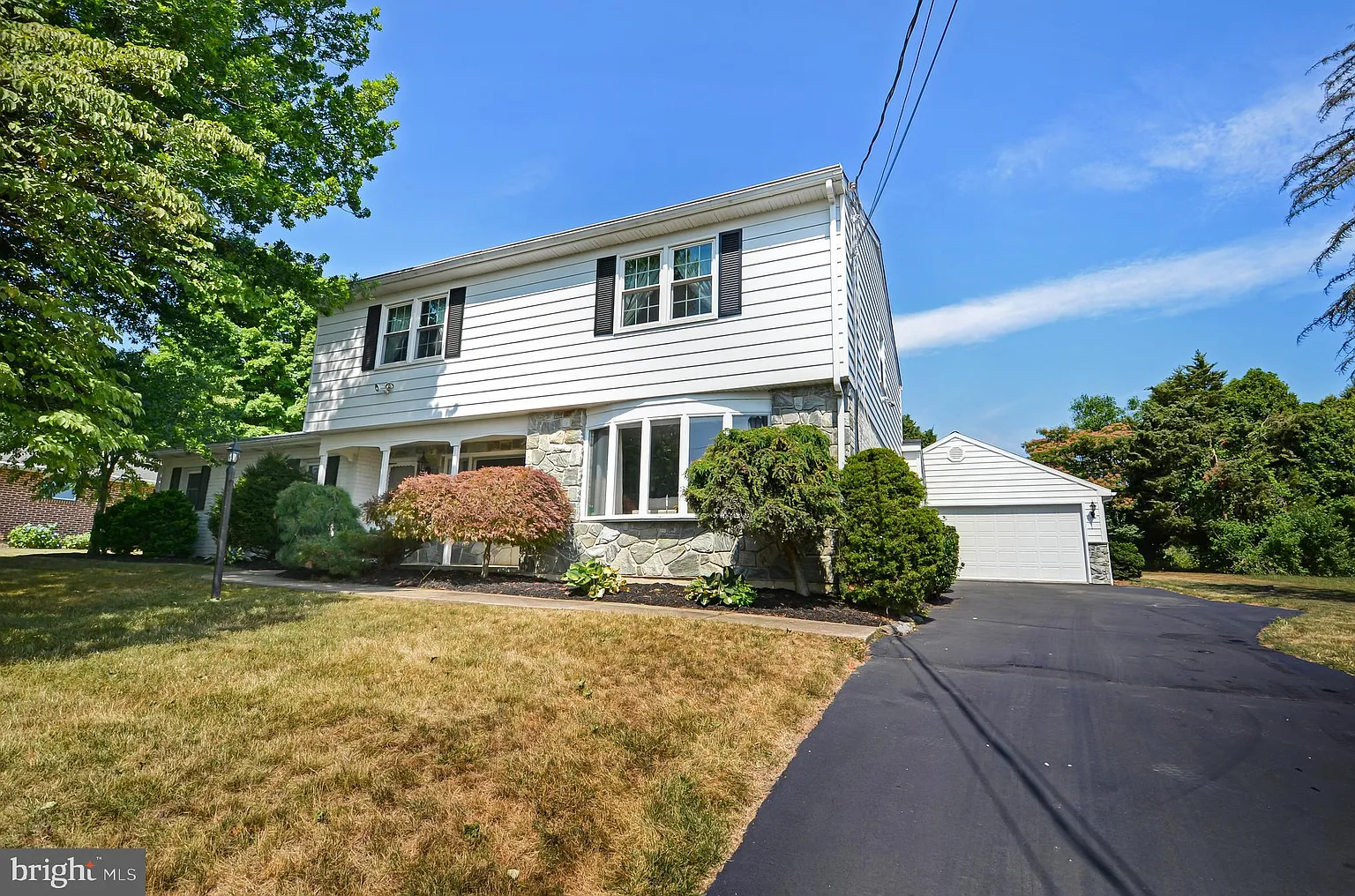 1024 Crest Rd photo 1