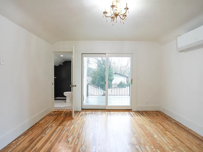 1012 Broadway St #2 — Photo 8