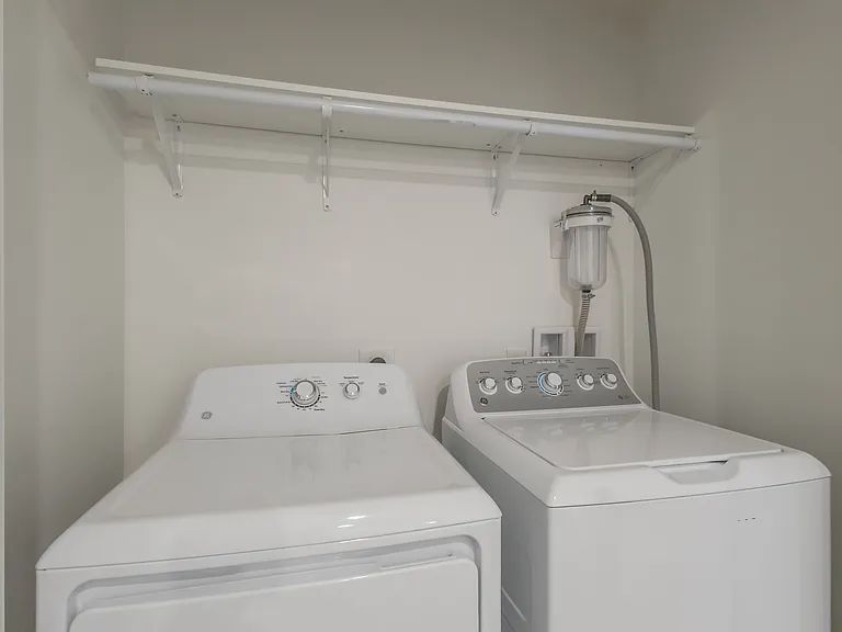 Loso Lakeside Apartments — Photo 16