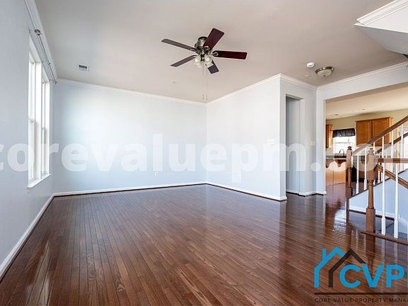 5th image of 584 Fox River Hills Way