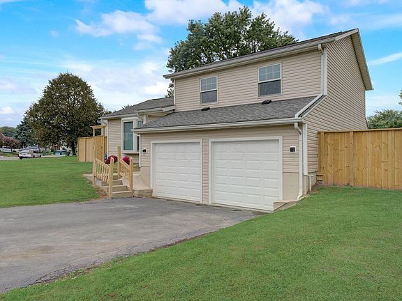 3rd image of 1302 Clement Dr