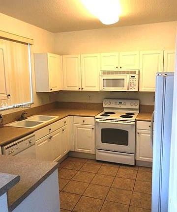 5th image of 991 NE 41st Pl