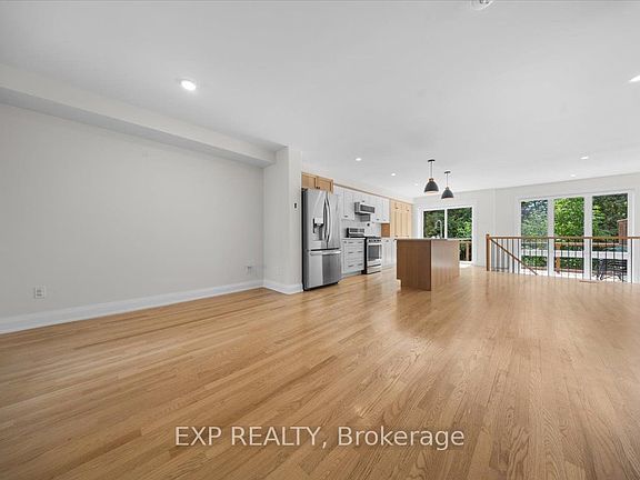 4th image of 84 Porter St