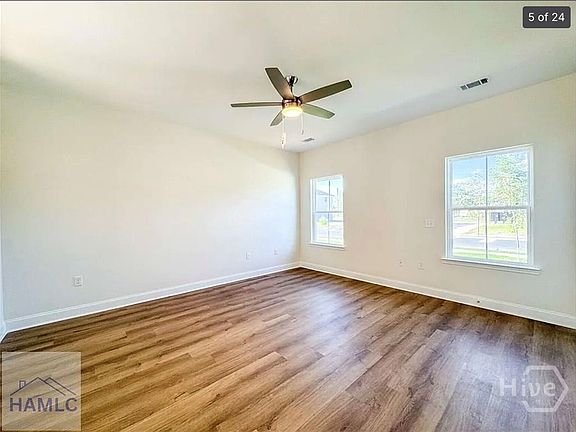 4th image of 372 Hardman Rd