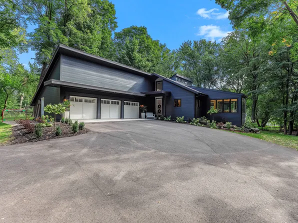 3 Crescent St #2, Wayzata, MN 55391