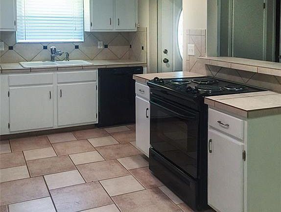 2nd image of 1658 Chippeway Ln