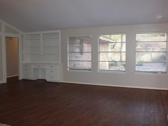 2nd image of 2203 Silver Falls Dr