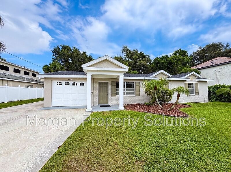 1st image of 1221 Poinsettia Ave