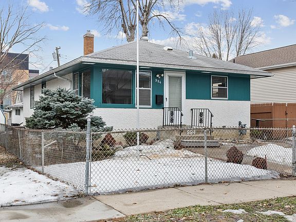 3rd image of 984 Armstrong Ave