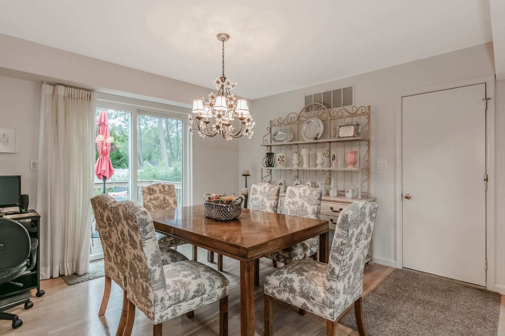  Dining Area with Deck Access