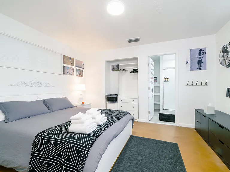 1726 S La Rosa Dr — Photo 16