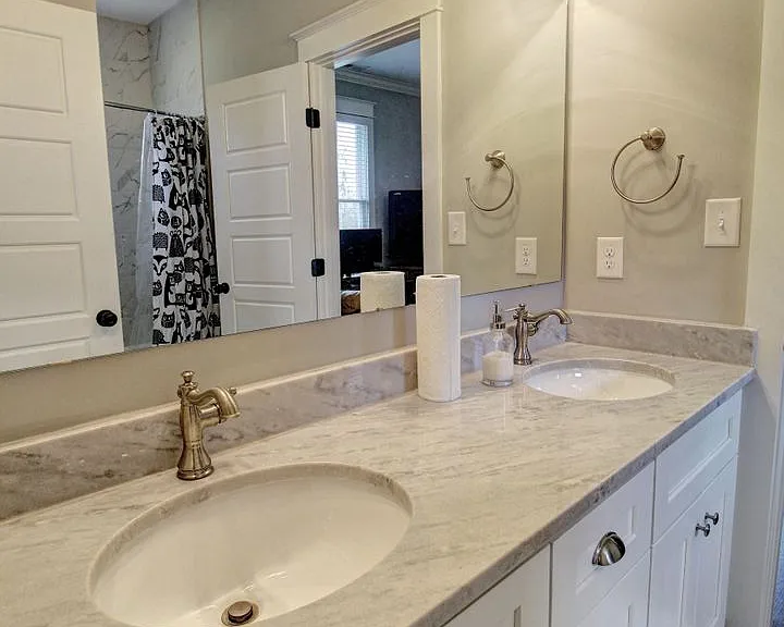 223 Elizabeth St — Photo 22