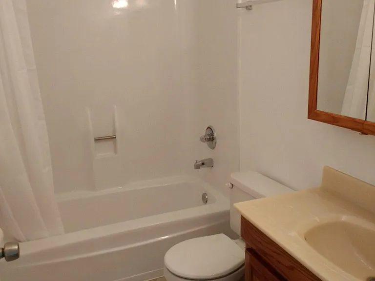 2046 W Hazelwood Pkwy — Photo 12