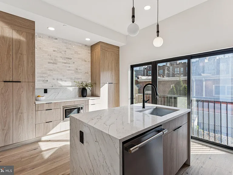 739 N Capitol St — Photo 13
