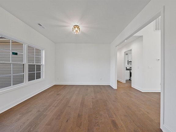 5th image of 813 Denver Ln