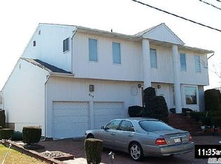 547 Halevy Dr, Cedarhurst, NY