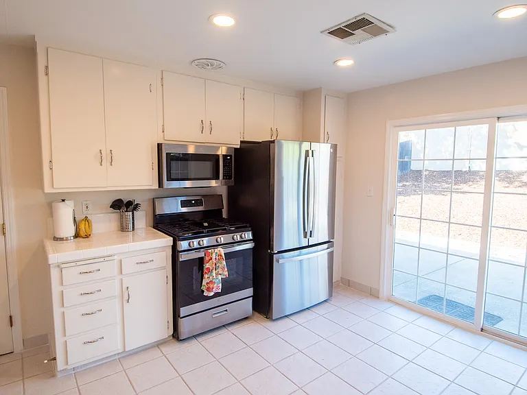 813 Comstock Dr — Photo 13
