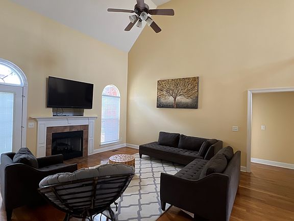 5th image of 3840 Henricks Hill Dr