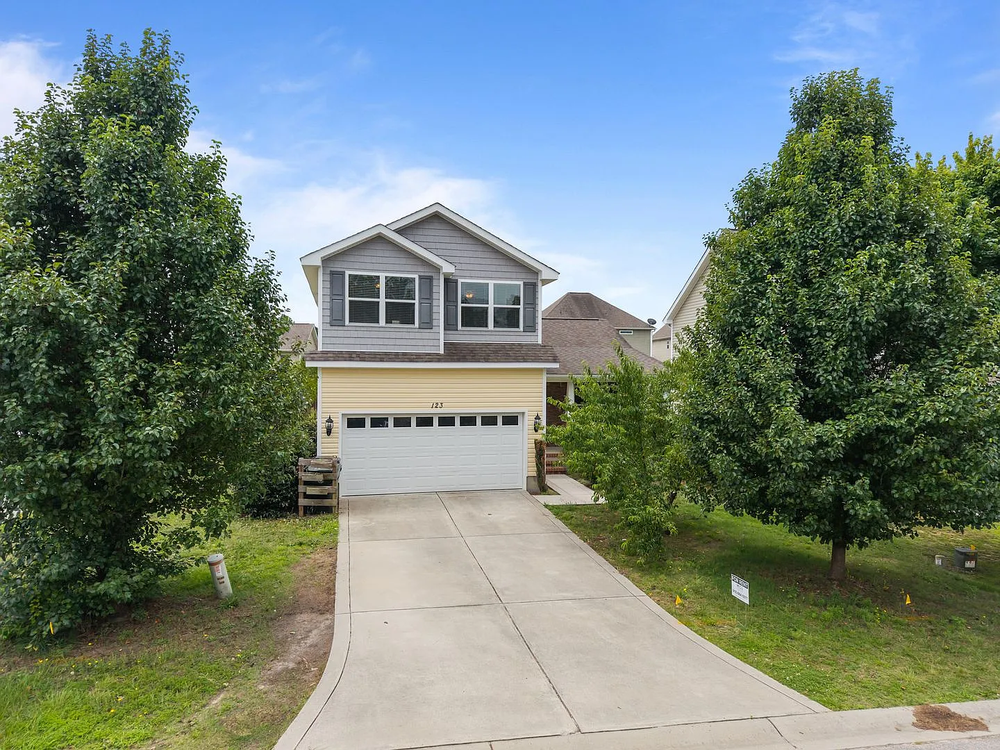 Spacious 3BR Home with Fenced Yard & Flex Space — Photo 1