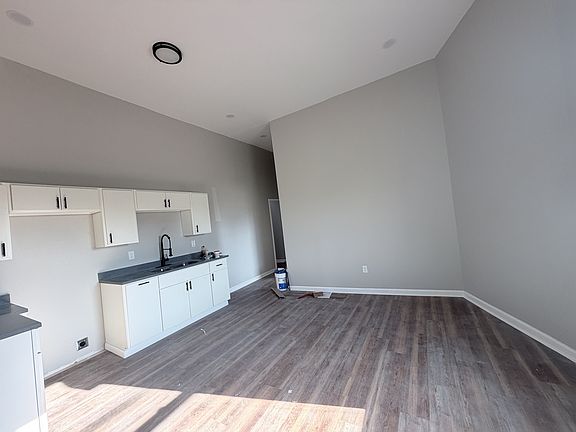 5th image of 1413 Court Ave