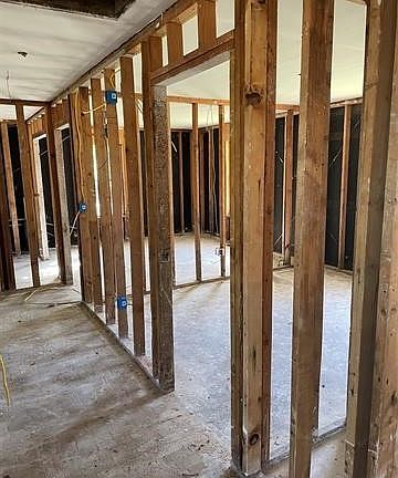 4th image of 1701 Town And Country Dr