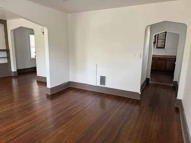 105 Florence Ave — Photo 10