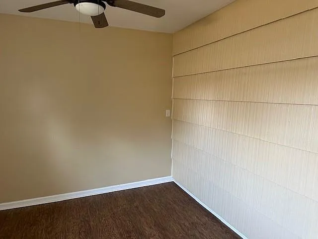 2124 Dupont Dr — Photo 9