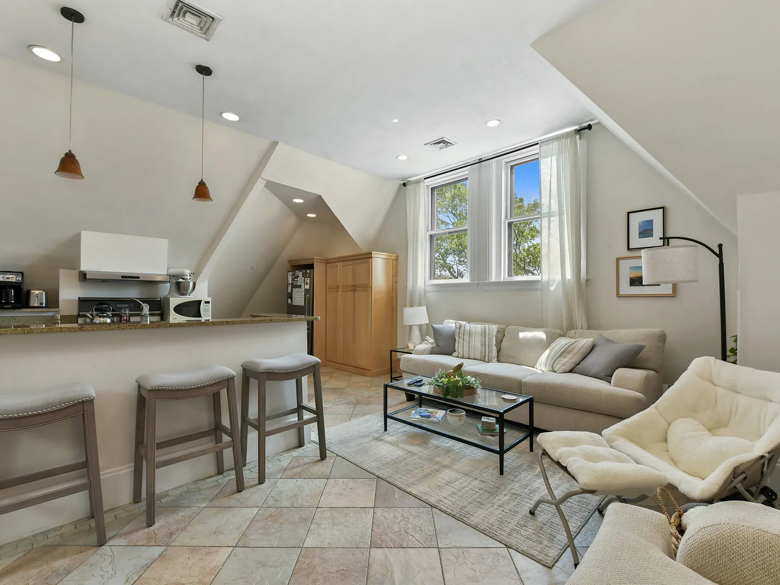 2 bed, 1192 sqft, $2,700 — Photo 1