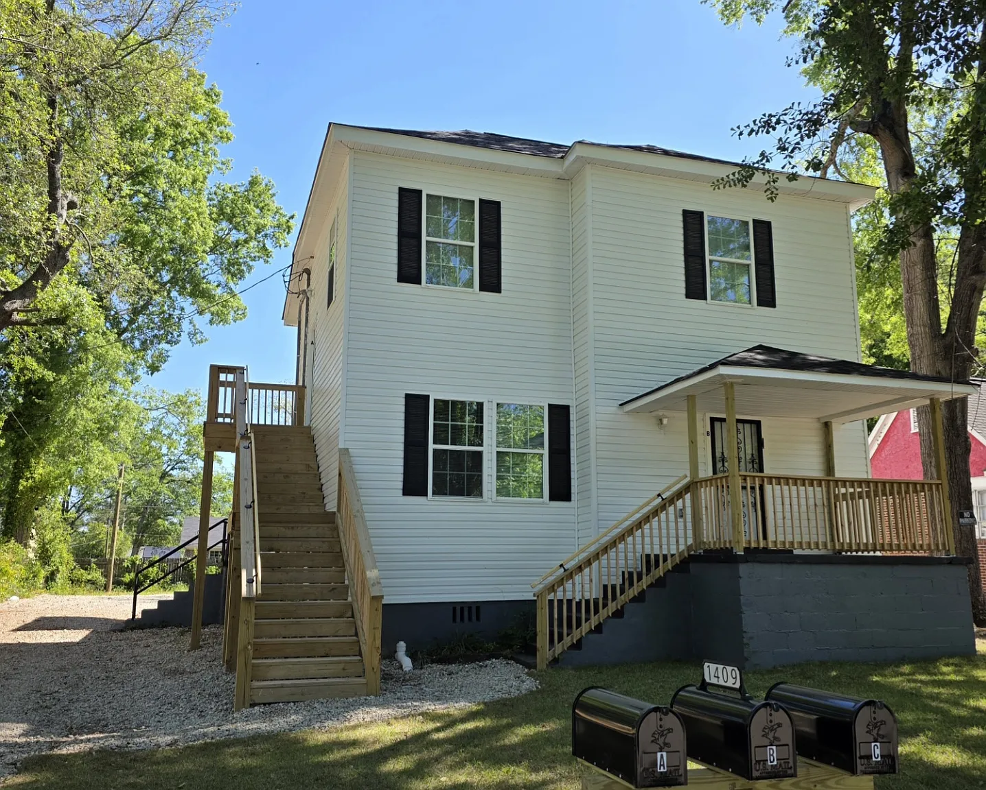 2 bed, 1000 sqft, $1,300 — Photo 1