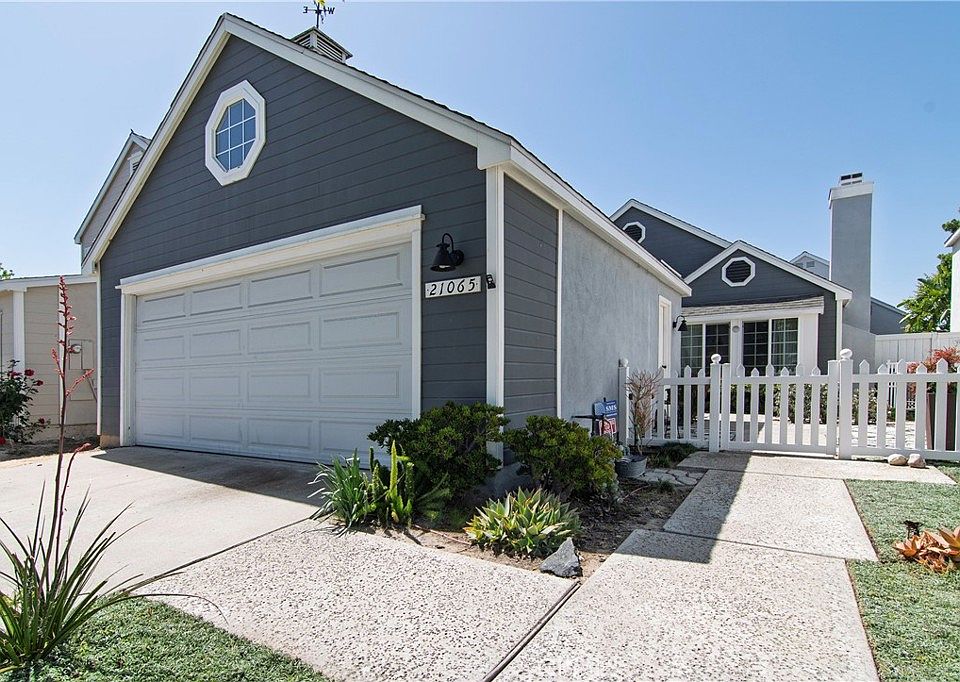1st image of 21065 Carob Ln