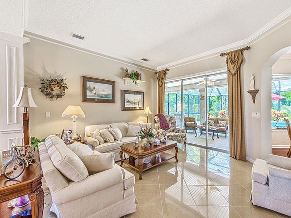 5th image of 336 Palmas Cir