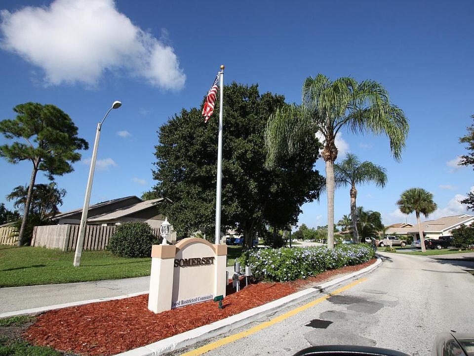 Entrance to Community - Somerset