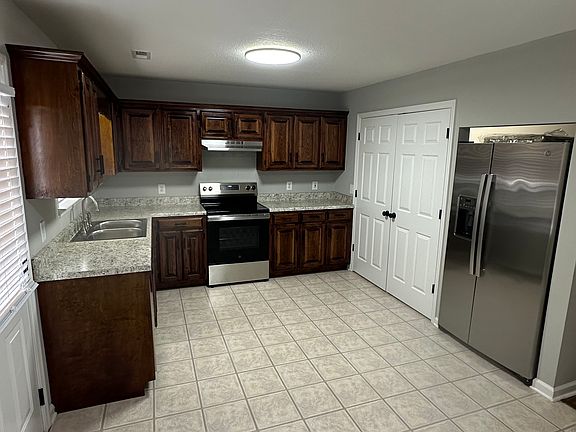 3rd image of 725 Oak St NW