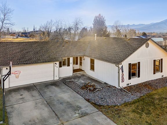 3rd image of 214 Saint Marys Dr