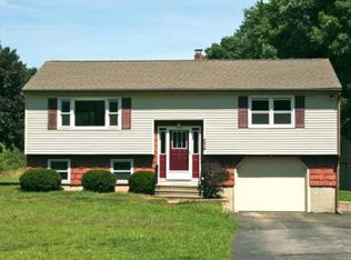 450 Hartford Ave E, Uxbridge, MA 01569