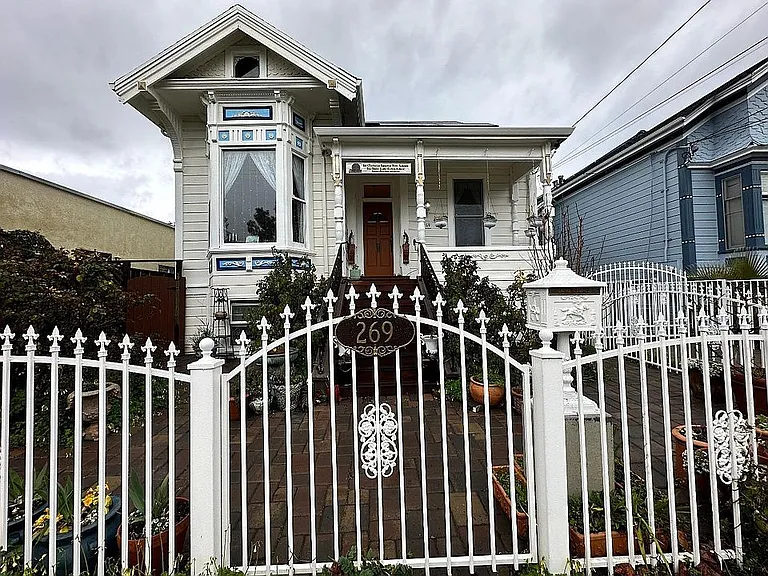 269 E Saint James St #B — Photo 1