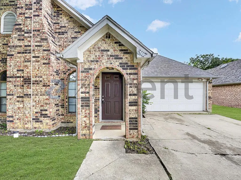 6117 Ivy Glen Dr — Photo 2