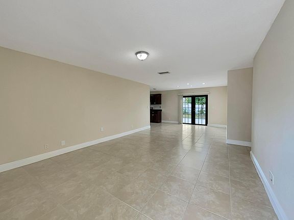 4th image of 322 SW 78th Terrace
