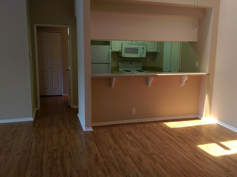 2nd image of 1575 Tanglewood Ln APT G227