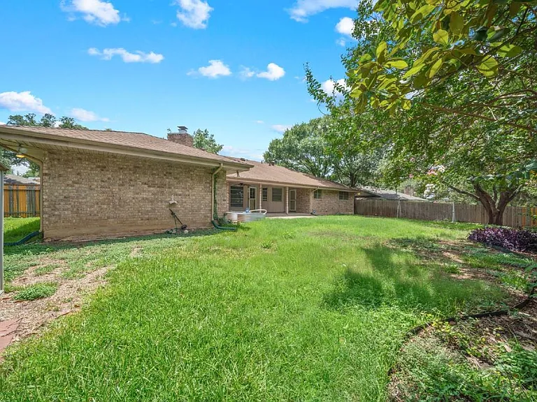 6015 Windhaven Dr — Photo 2