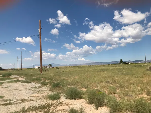 5 Cobre Ln, Los Lunas, NM 87031