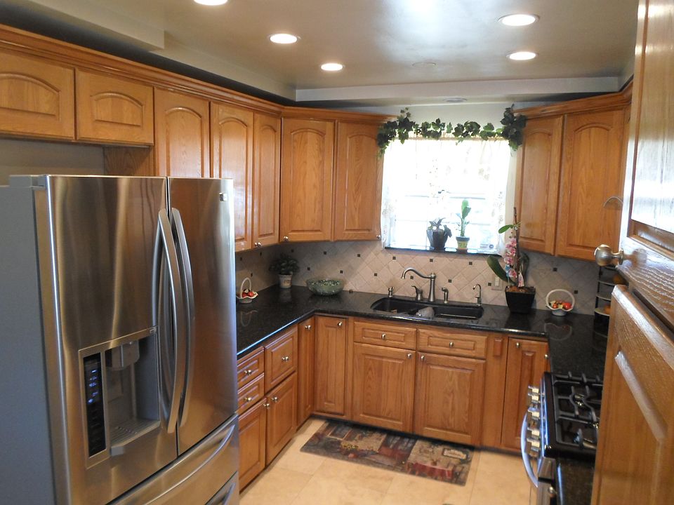 2nd image of 7531 Lindley Ave