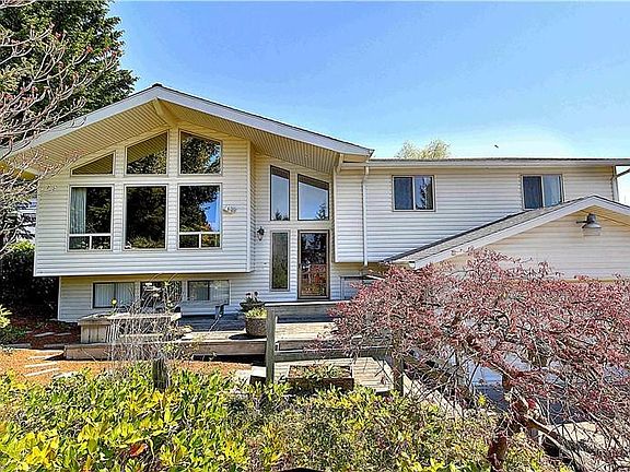 3rd image of 5226 Enetai Ave NE