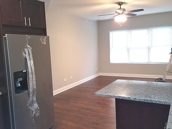 4th image of 3210 W Belle Plaine Ave #1