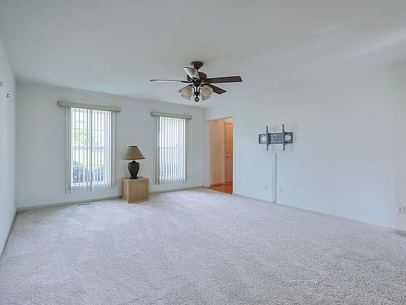 4th image of 18146 Lisbon Dr
